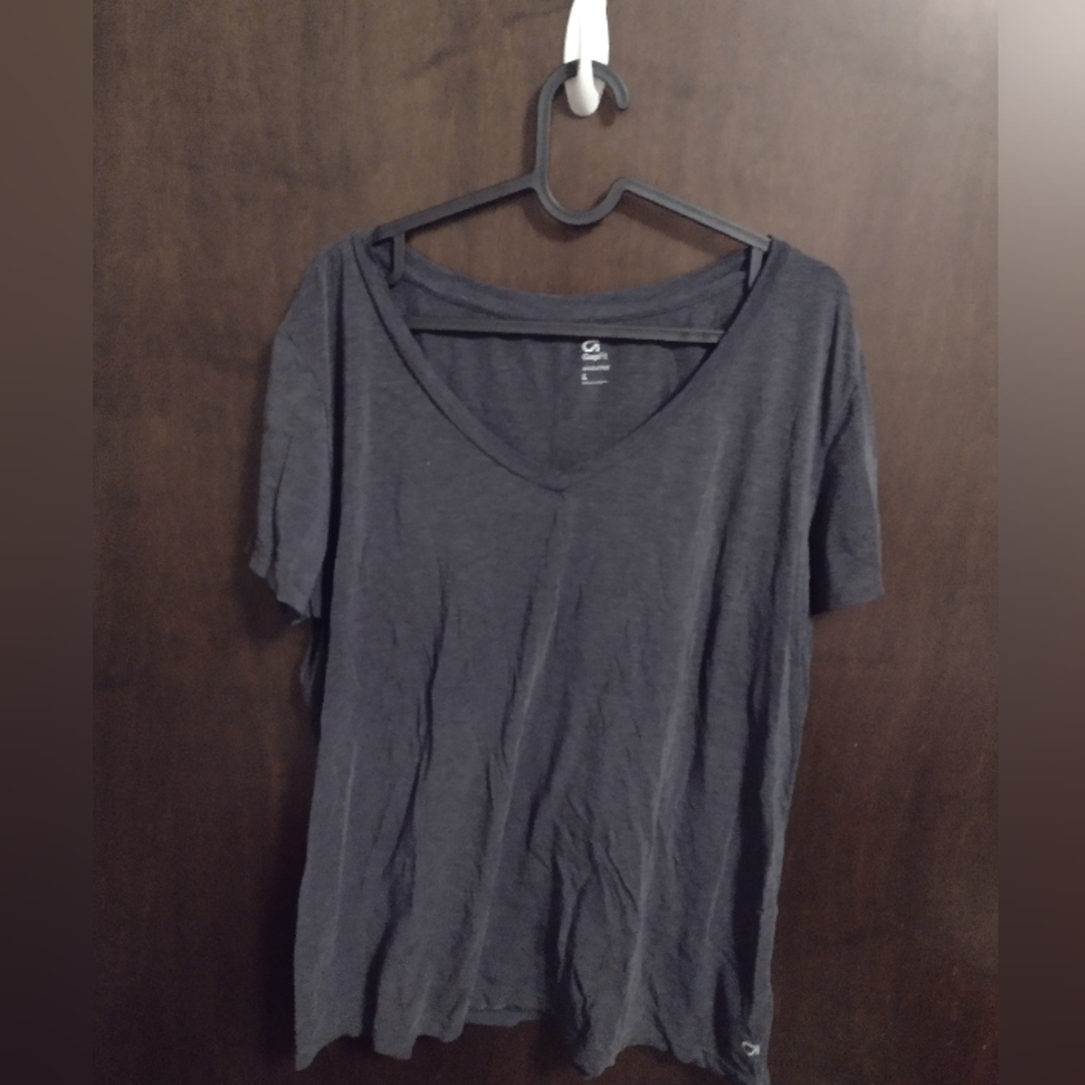 GAP fit Gray V neck Tee size L